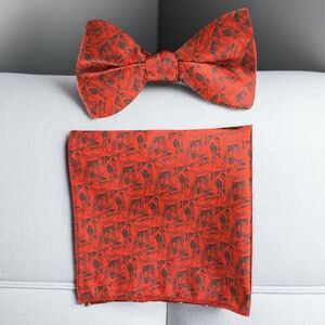 MARK OF DISTINCTION MEN'S "BLAZE ABSTRACT" RED BOW TIE & POCKET SQUARE SET.